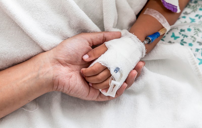 Un copil de 6 ani, internat la ATI, confirmat cu COVID. Băiatul a ajuns la spital în comă diabetică