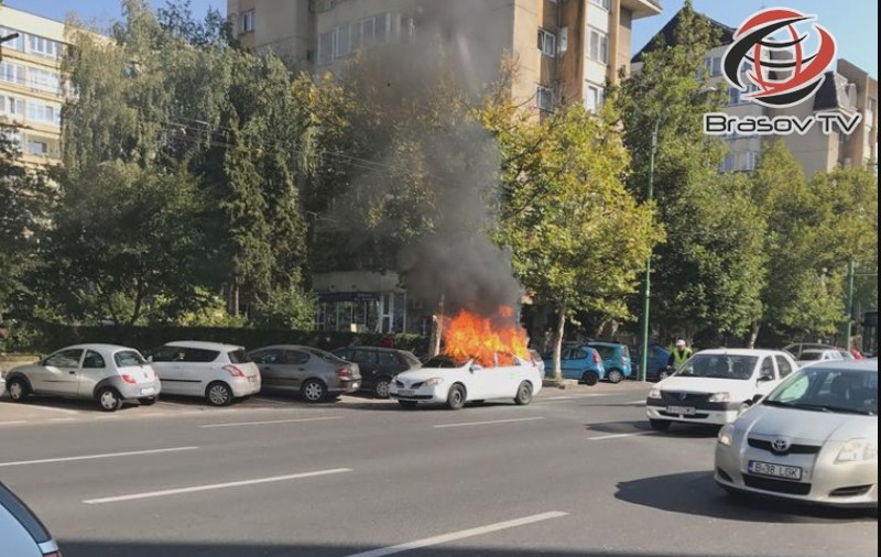 O mașină a explodat în Brașov. Un bărbat în vârstă de 60 de ani a suferit arsuri pe față