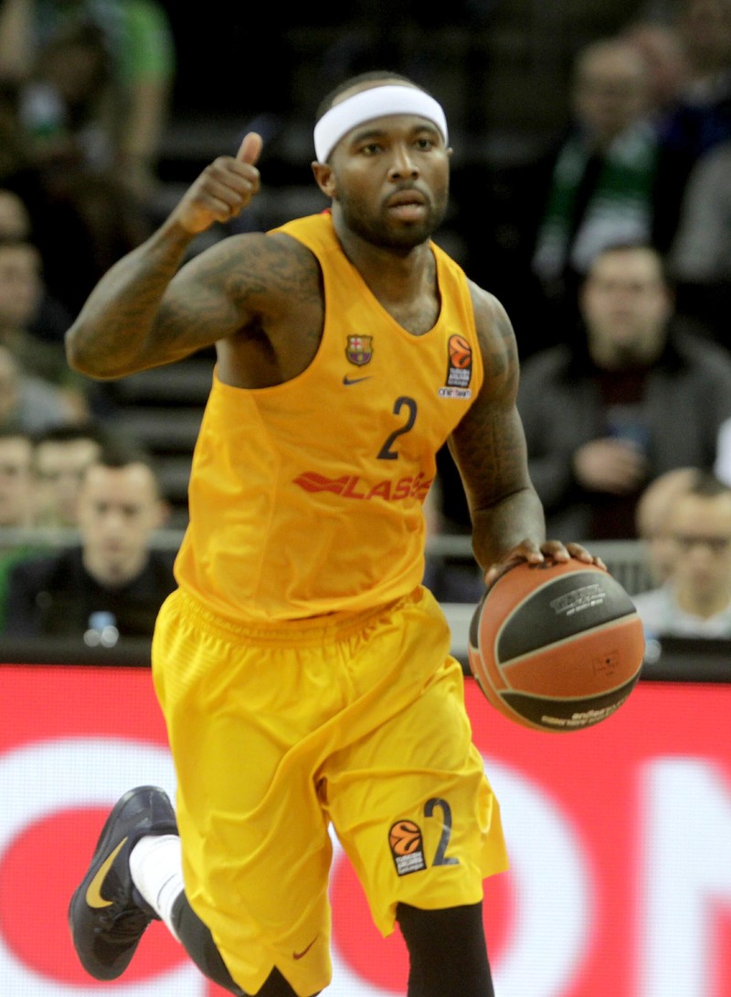 epa05767441 Tyrese Rice of FC Barcelona Lassa in action during the Euroleague regular season round 21 basketball match between Zalgiris Kaunas and FC Barcelona Lassa at the Zalgiris Arena in Kaunas, Lithuania, 02 February 2017. EPA/VALDA KALNINA