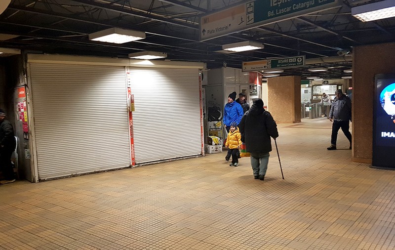 Magazinele de la metrou urmează a fi redeschise în cel mai scurt timp. Metrorex, obligată să dea drumul la apă și curent