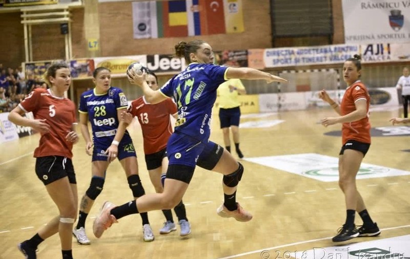 SCM Rm. Vâlcea s-a calificat în turul al treilea preliminar al Cupei EHF la handbal feminin