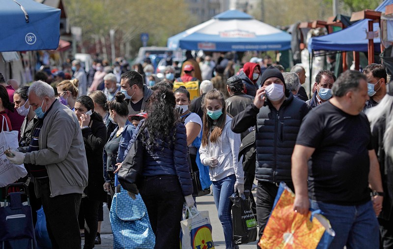 Îmbulzeală în Piața Obor, pentru a doua zi. Jandarmeria anunță că astăzi nu a fost restricționat accesul