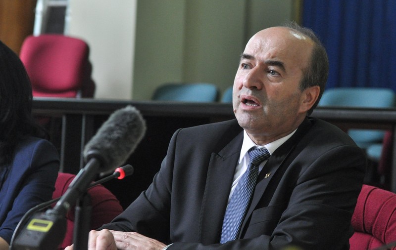 Propunerea lui Tudorel Toader privind abuzul în serviciu: prag și dezincriminare parțială. USR: ”Dragnea scapă de condamnare”. PSD vrea mai mult (surse)