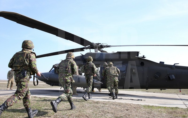 Exercițiu cu elicoptere americane la baza militară Mihail Kogălniceanu / GALERIE FOTO