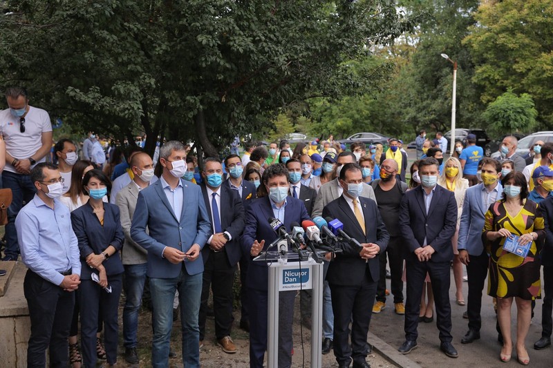 Nicușor Dan și-a depus candidatura pentru funcția de primar al Capitalei. Au mai fost prezenți premierul Ludovic Orban (PNL), Dan Barna (președinte USR), ministrul muncii Violeta Alexandru şi ministrul educaţiei Monica Anisie. Foto: Vlad Chirea