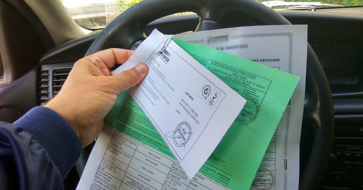 Polițe RCA pe volanul unei mașini