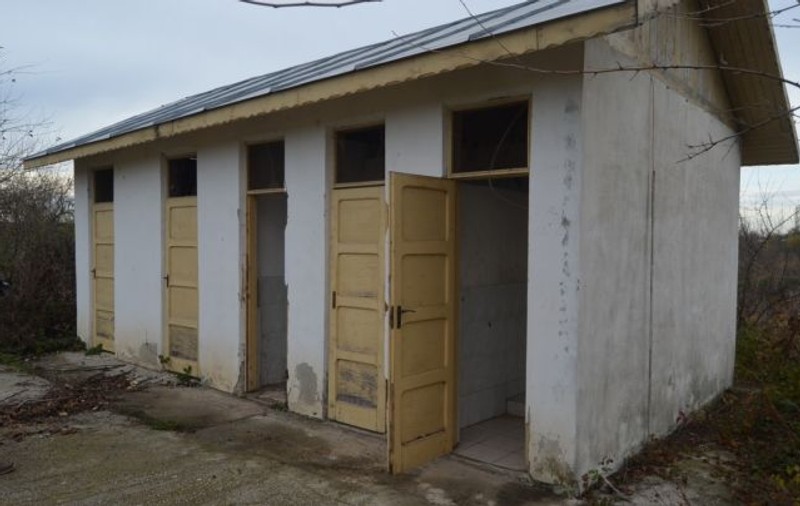 Grupurile sanitare din școli, renovate în șase luni. În doi ani dispar și toaletele din curte