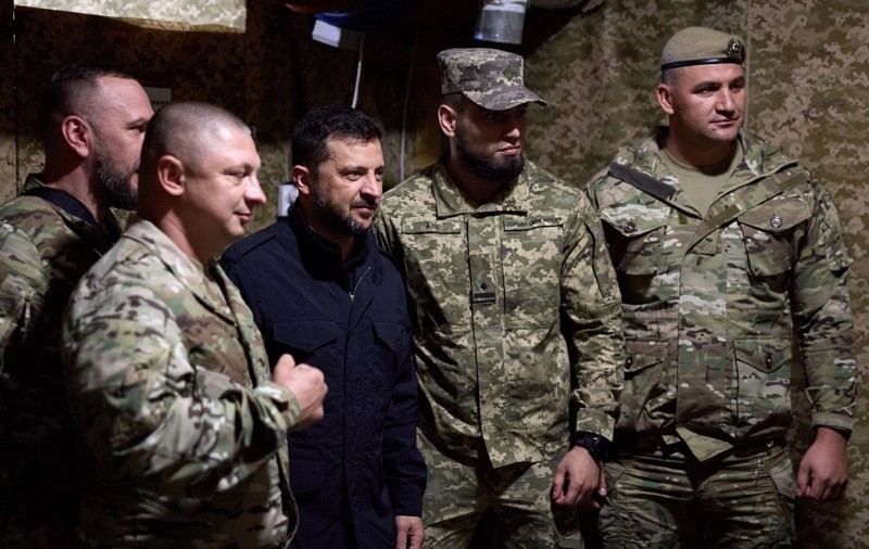 Zelenski și Putin revendică succese pe front. Președintele ucrainean, în fața soldaților săi, în Donbas, iar liderul rus, în fața unor deputați, la reședința Novo-Ogariovo