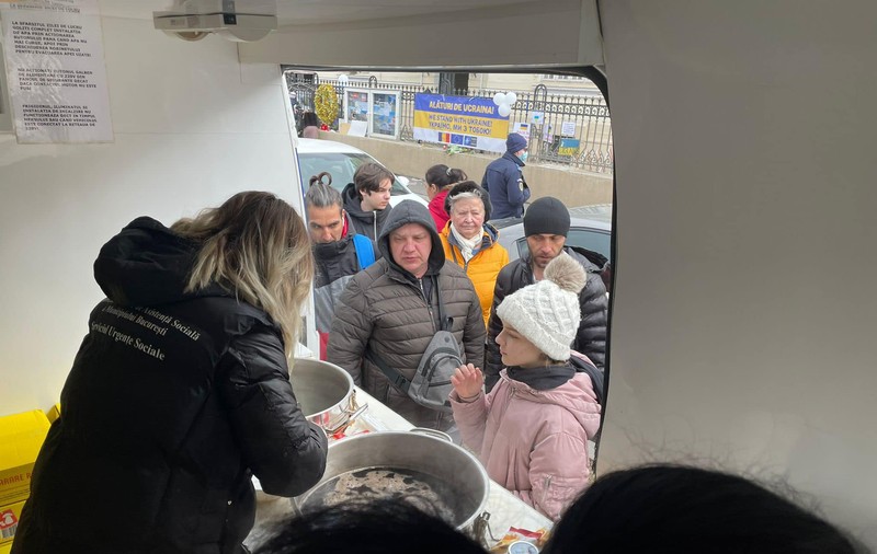 Nicușor Dan anunță că peste 3.200 de ucraineni au primit asistență și că s-au strâns zeci de tone de ajutoare