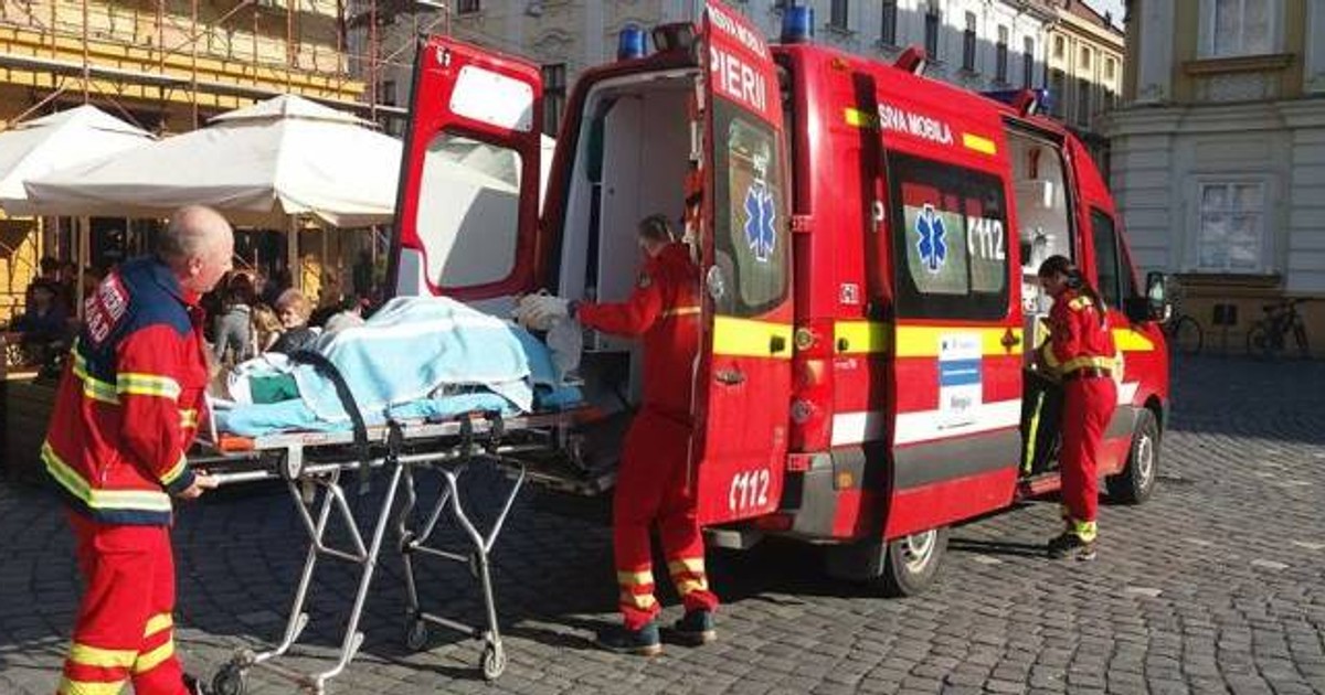 Un bărbat care ar fi inhalat gaze lacrimogene la protest a murit la spital