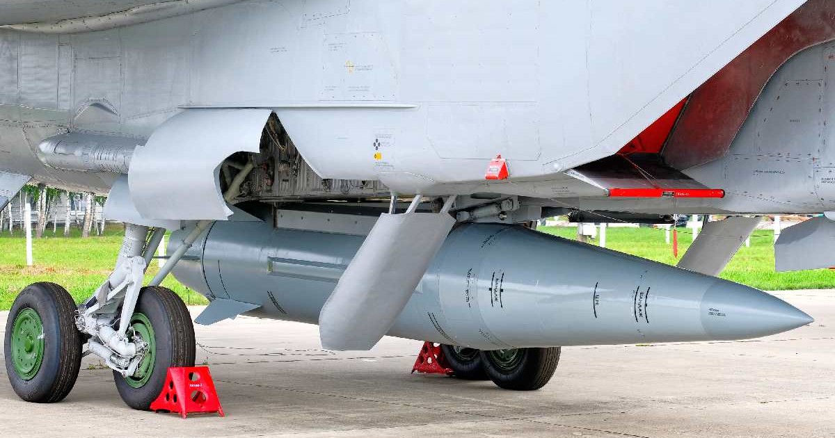Rachetă militară hipersonică rusească Kinzhal Dagger montată sub un avion de vânătoare supersonic Mig-31k al forțelor aeriene ruse