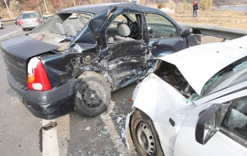 Trafic îngreunat pe DN1, în urma unui GRAV ACCIDENT rutier în care au fost implicate patru mașini