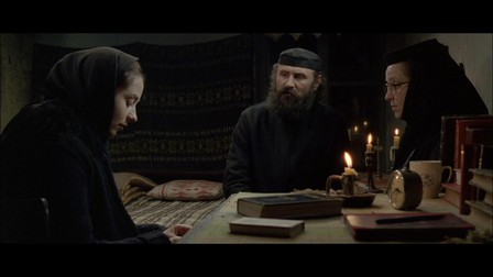 Scenariul din „După dealuri” se bazează pe romanele neficționale ale scriitoarei Tatiana Niculescu Bran, care scrie despre momentul exorcizării de la mănăstirea Tanacu din județul Vaslui FOTO Facebook „După dealuri”