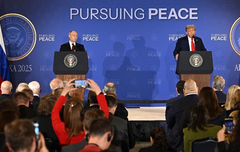 Donald Trump i-a sunat pe Volodimir Zelenski și pe liderii europeni după summitul din Alaska