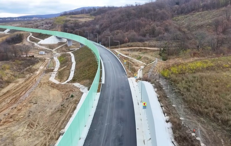Chinezii deschid primul drum construit de ei în România, după o întârziere de 3 ani | VIDEO
