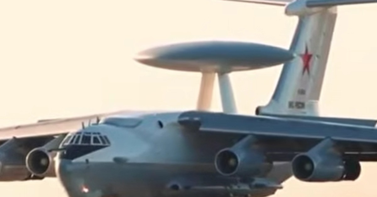 Rușii și-au mutat avioanele militare A-50 pe aeroporturi civile, ca să le ferească de atacurile ucrainene. Dronele Kievului au distrus deja trei.Foto Captură video
