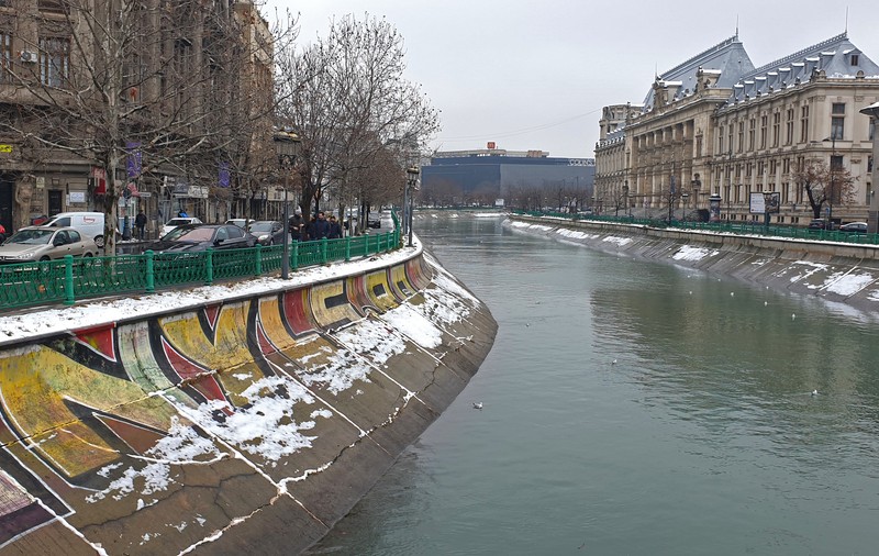 O femeie de 64 de ani, dată dispărută de familie, a fost găsită înecată în râul Dâmboviţa
