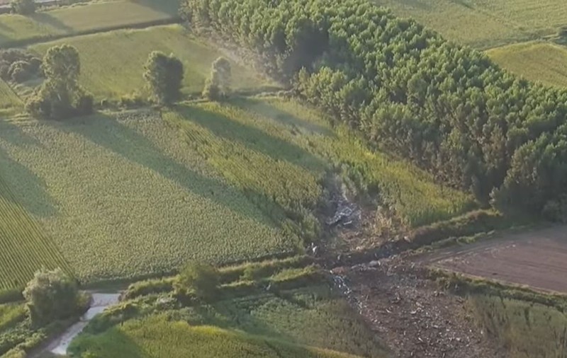 VIDEO | Imagini din dronă cu locul prăbușirii avionului cargo în Grecia. „O substanță albă de origine necunoscută”, găsită în zonă