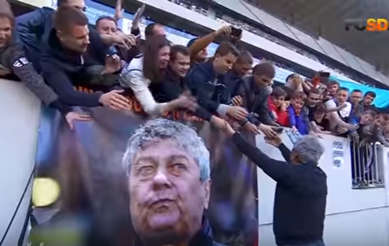 Mircea Lucescu, despărțire emoționantă de Șahtior. Jucătorii și fanii i-au arătat recunoștință pentru cei 12 ani la Donețk FOTO ȘI VIDEO