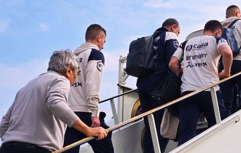 Echipa națională a zburat la Istanbul cu un avion personalizat și cu peste o tonă de bagaje