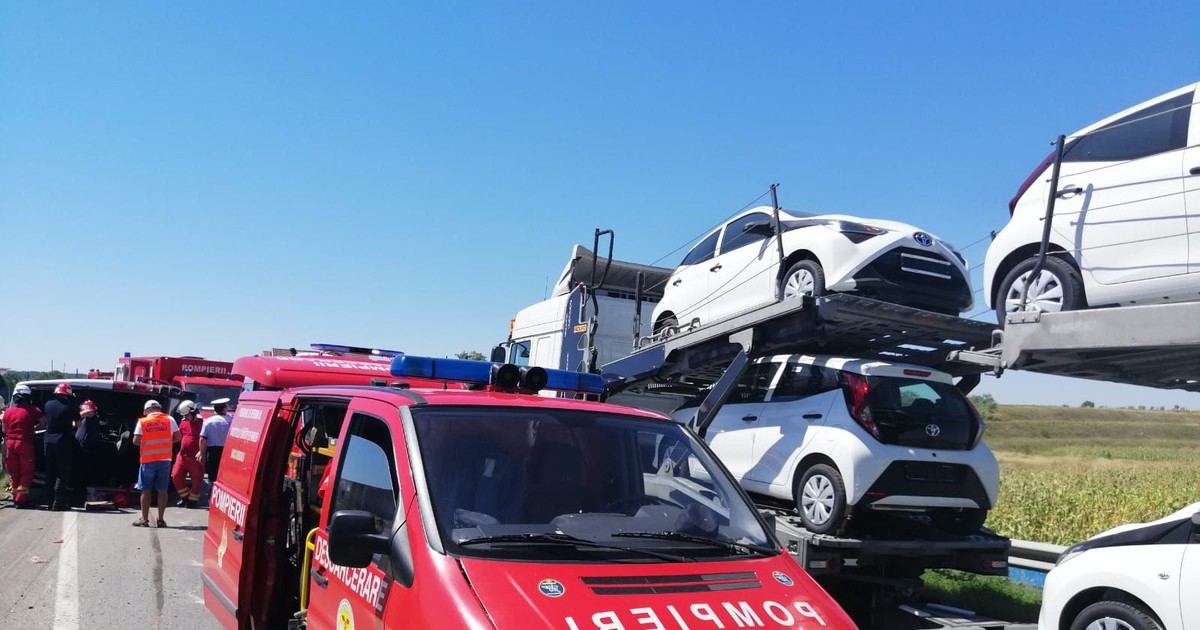 Microbuz cu 15 persoane, răsturnat în Dolj. Planul roșu de intervenție a fost activat