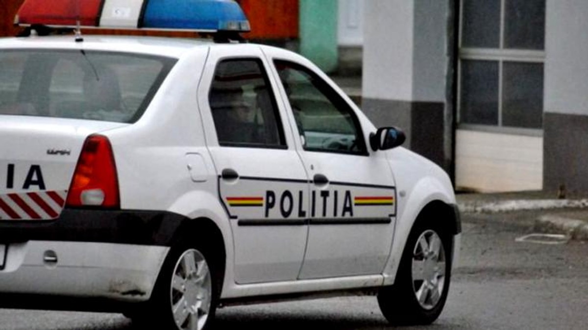 Un şofer drogat a intrat cu mașina într-o shaormerie din Tg-Jiu