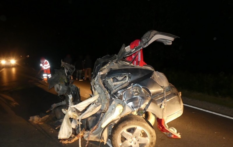VIDEO | Mașina unui român ruptă în două, șoferul mort pe loc, pe o șosea din Ungaria