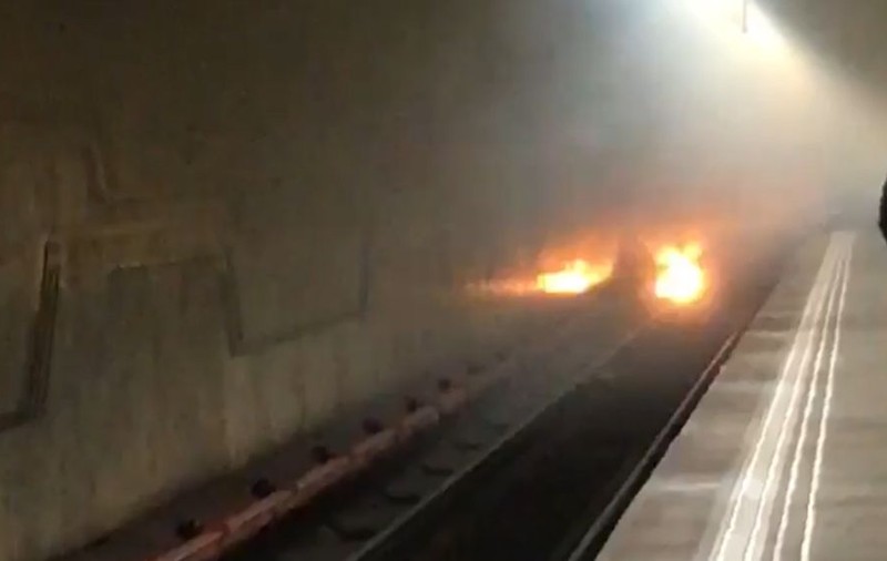 Degajare puternică de fum la staţia de metrou Costin Georgian. Călătorii au fost evacuaţi