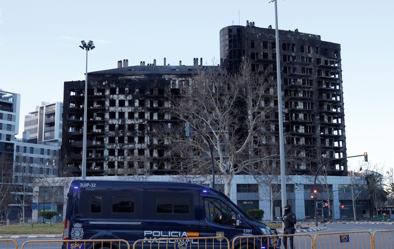 Două românce care locuiau în blocul care a ars în Valencia sunt de negăsit, spune administratorul imobilului. MAE: Autoritățile spaniole nu au confirmat