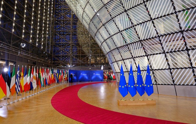Liderii UE se reunesc într-un summit maraton la Bruxelles. Pe masă: securitatea României, războiul din Ucraina și un buget de două trilioane de euro