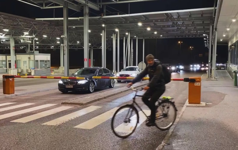Rușii nu mai au voie să intre în Finlanda pe biciclete: „Încercau să treacă granița fără faruri la ele și fără căști”
