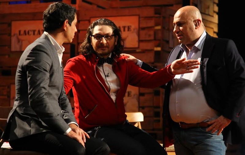 PREMIERĂ la "MasterChef"! Un concurent i-a dat pe spate cu PREPARATUL LUI! Vezi ce GEST ULUITOR au făcut "ŞEFII"