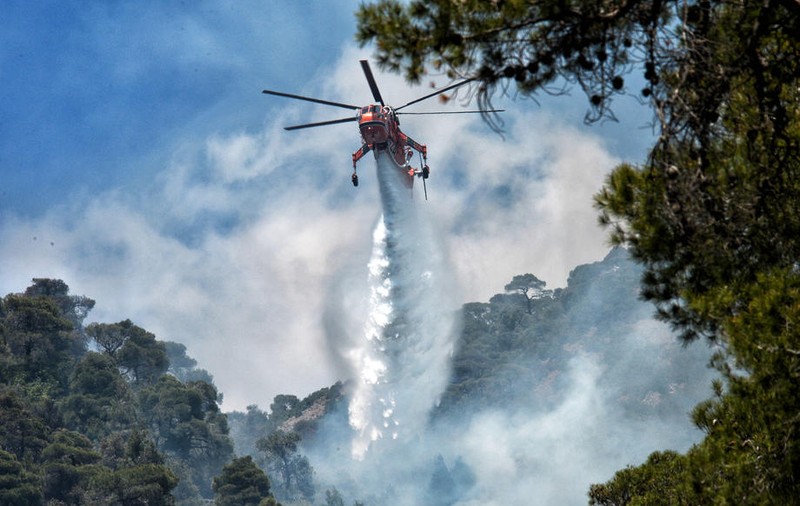 Incendiu puternic în insula Kefalonia din Grecia. Avertizare emisă de MAE pentru turiștii români