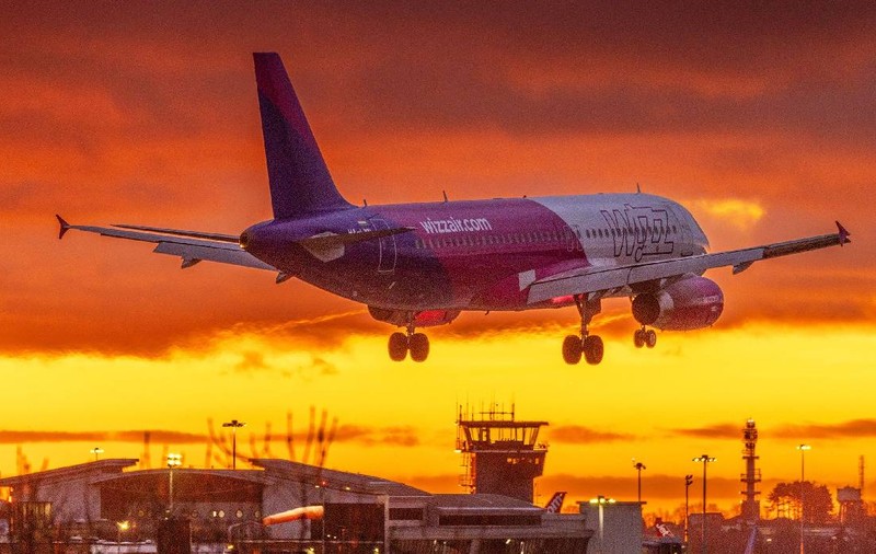 Acțiunile Wizz Air ar putea scădea cu 15-20% din cauza situației din Orientul Mijlociu