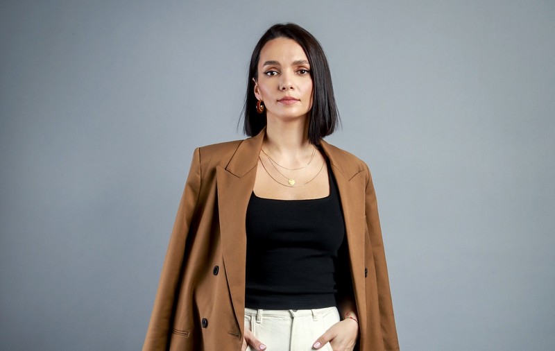 Cine e Oana Boghiu de la „Visuri la cheie”. Arhitecta îi ia locul surorii ei gemene în emisiunea de la Pro TV