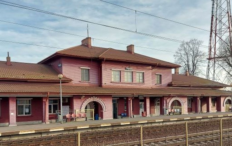 Trenurile de pe ruta Periş-Buftea au întârziat 6.525 de minute, după ce un „Dorel” a tăiat cablurile de semnalizare