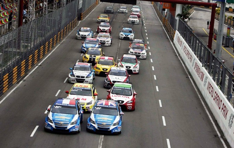Yvan Muller a câştigat Campionatul Mondial de Turisme la volanul unui Chevrolet Cruze