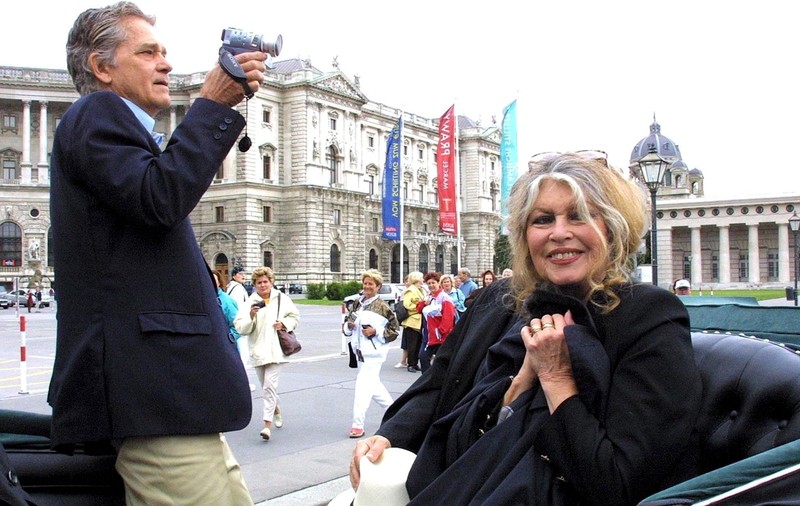Brigitte Bardot a fost internată la Terapie Intensivă, cu „insuficiență respiratorie gravă”, dar a părăsit spitalul, împotriva sfaturilor medicilor