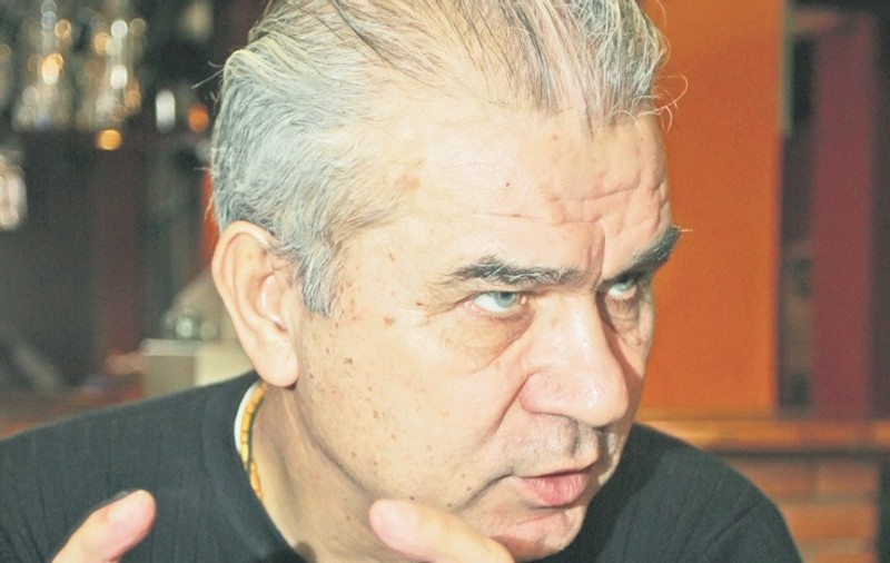 «Becali aleargă după imagine»