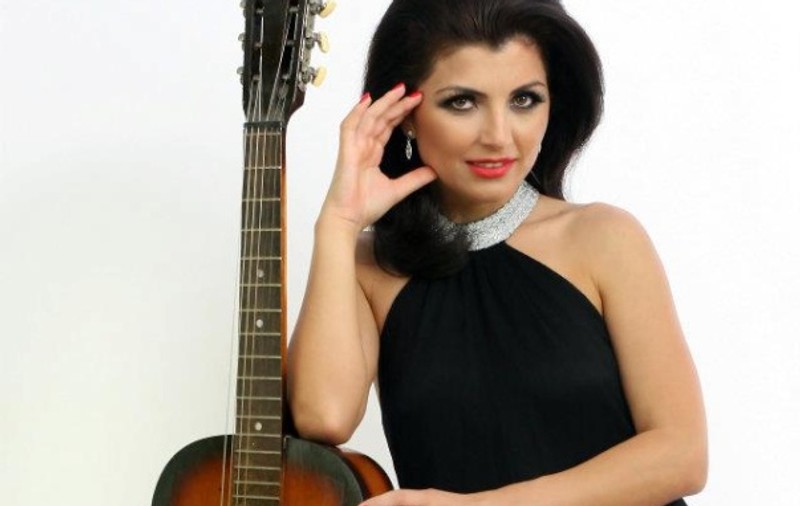 Claudia Ghiţulescu, naşă de profesie! 