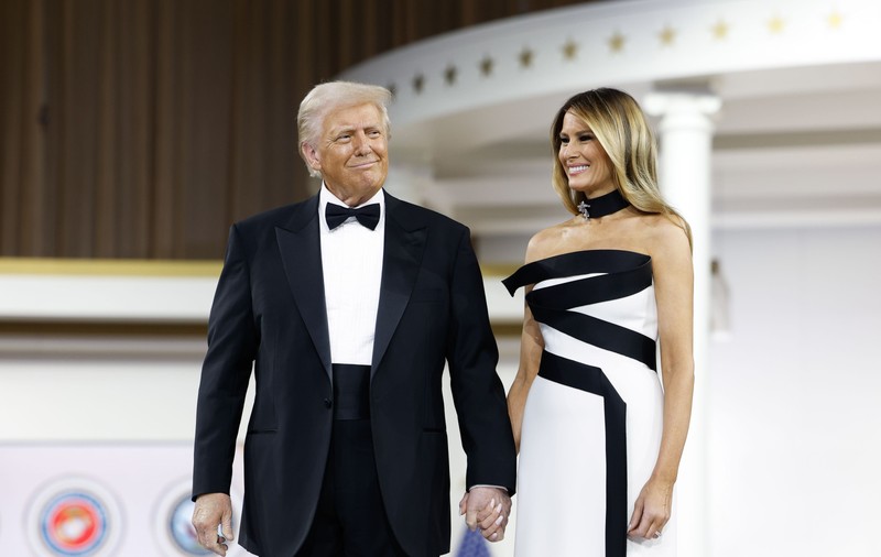 Maurice Munteanu, atac la Melania Trump și logodnica lui Bezos, în decolteul căreia s-a uitat Zuckerberg: „Vulgaritate copleșitoare”