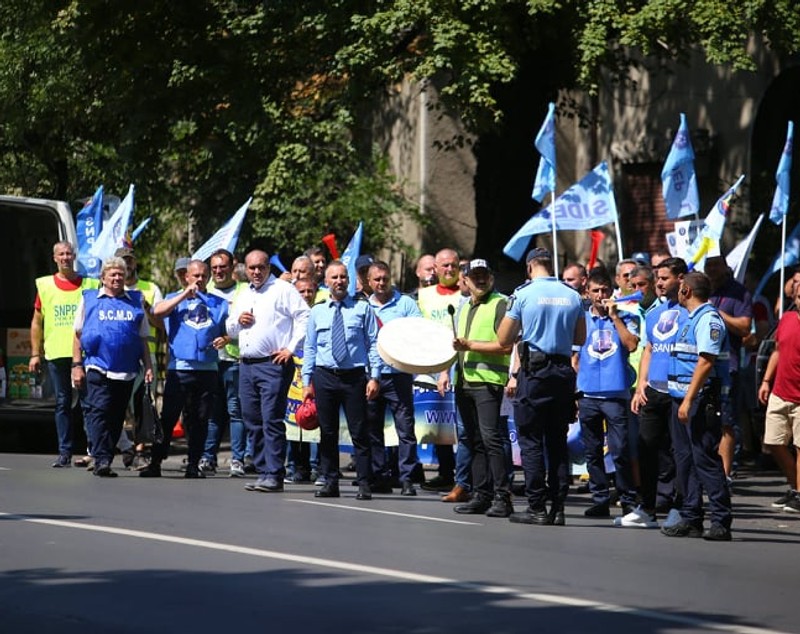 Sindicaliștii din Poliție și penitenciare, protest la Guvern și la sediile PSD și PNL. „Salariul este neatractiv, egal cu al unui muncitor necalificat”