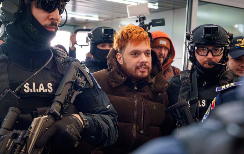 Mașini blindate și trupe speciale, pentru a-l duce la Paris pe Mohamed Amra, criminalul prins în România: „Este un prizonier cu risc maxim”