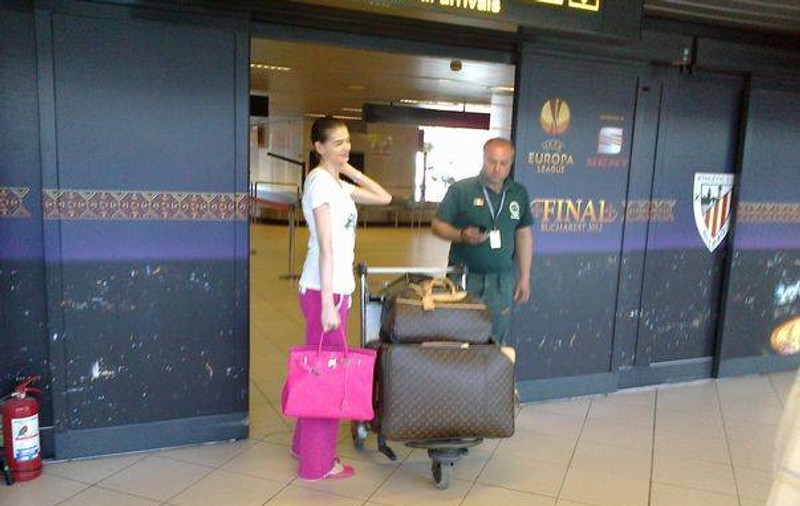 Moni, topită după vorbele lui Mr. Pink! Iată ce l-a învăţat pe chinez să spună