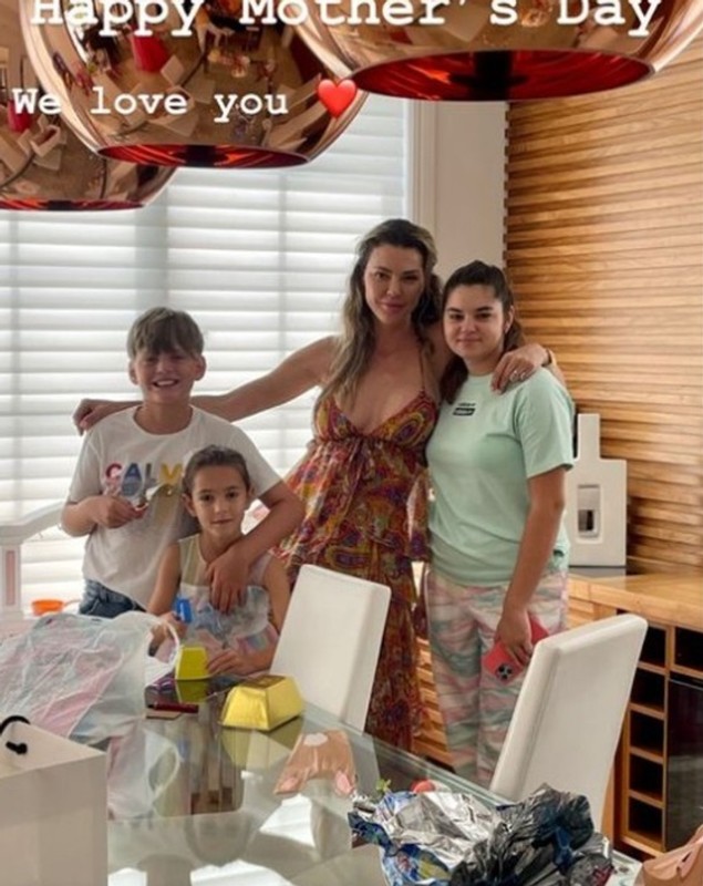 Cristi Borcea va petrece Crăciunul alături de cei 9 copii ai săi. Valentina Pelinel: „Au venit și frații din America”