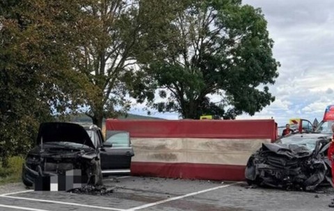Filmul tragediei rutiere din Mureș, unde doi bunici s-au stins sub privirile nepotului de 8 ani. Băiețelul a scăpat în mod miraculos