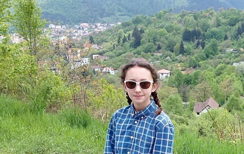 O fetiță din Târgoviște își critică profesorii pe Facebook. Mesajele ei, apreciate de mii de oameni