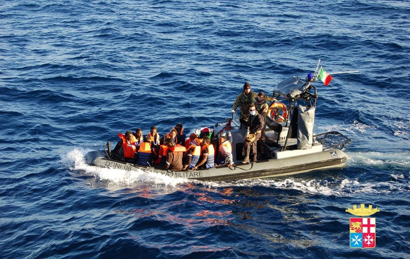Zeci de oameni s-au înecat în largul Egiptului, după ce un vas cu 600 de migranți s-a scufundat