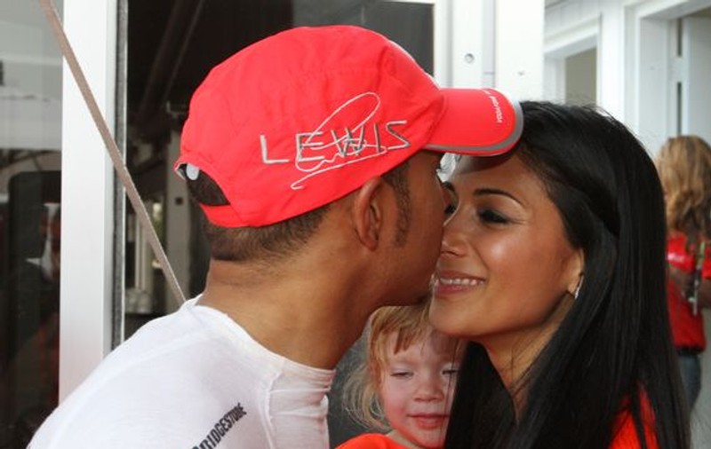 Lui Hamilton îi e frică cu Nicole la volan