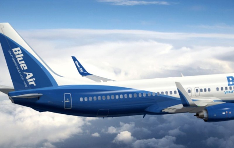 Primele imagini cu avionul Blue Air care s-a întors din drum de urgenţă la Cluj. Ce a lovit în aer